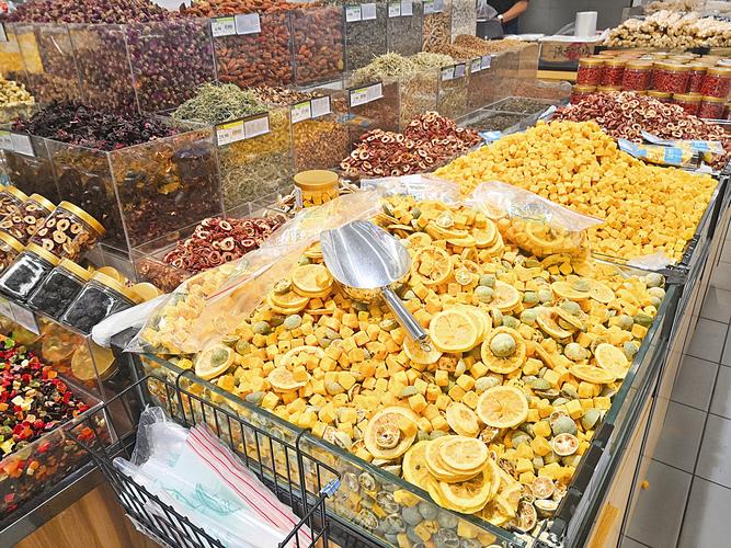 敞開(kāi)銷(xiāo)售無(wú)遮蓋，散裝食品裸售隱患多